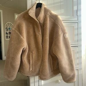 Alo Flurry Sherpa Jacket in Camel || Size: Medium